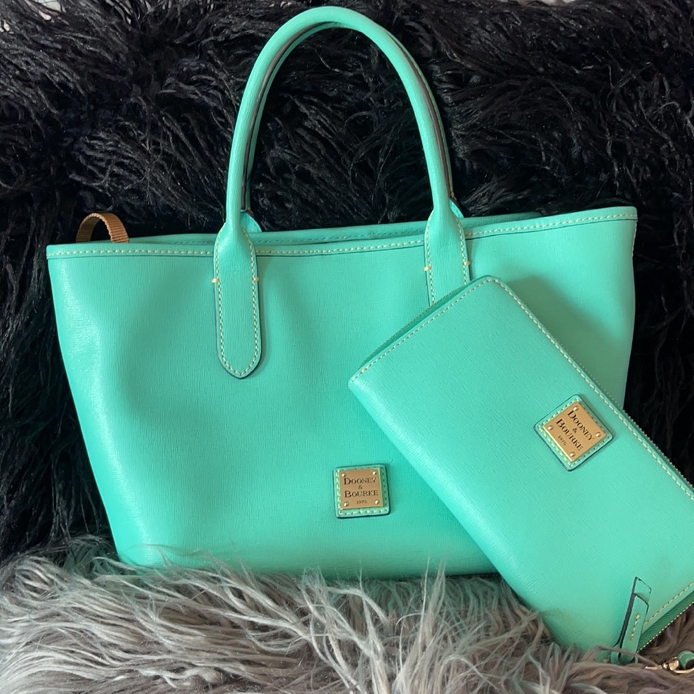 Matching Dooney & Bourke Set!😍